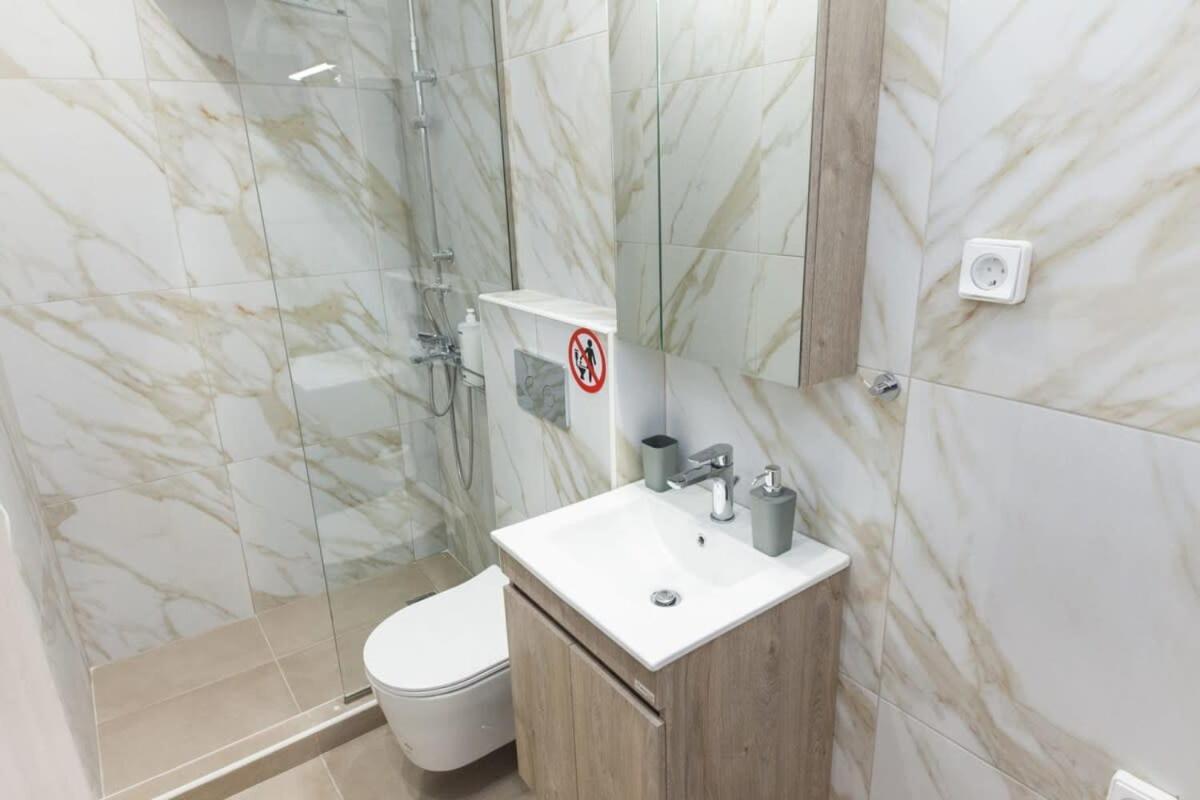 Brand New Urban Getaway Next To Megaro Mousikis Apartment Атина Екстериор снимка