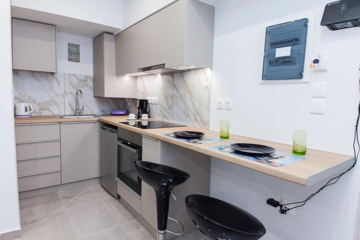 Brand New Urban Getaway Next To Megaro Mousikis Apartment Атина Екстериор снимка