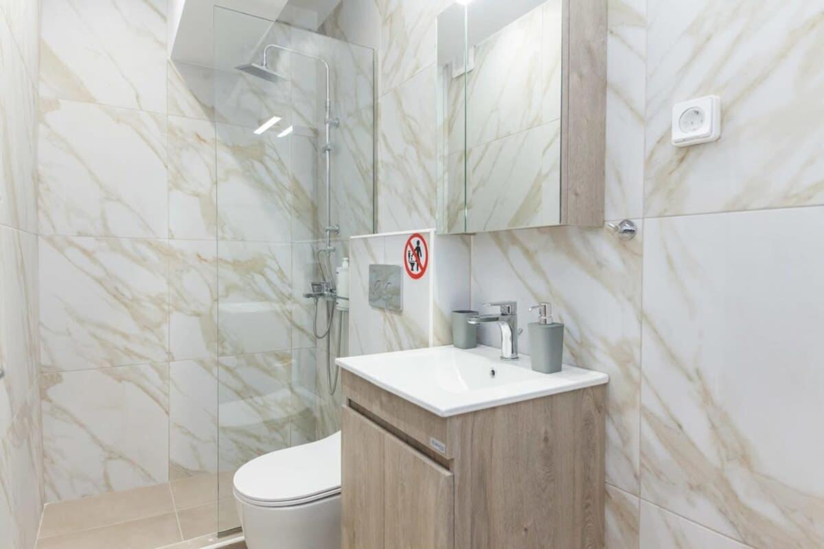 Brand New Urban Getaway Next To Megaro Mousikis Apartment Атина Екстериор снимка