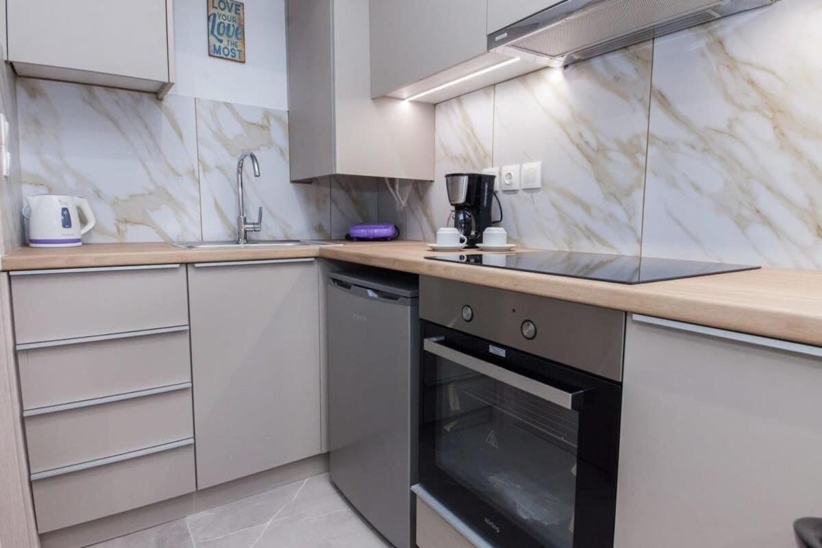 Brand New Urban Getaway Next To Megaro Mousikis Apartment Атина Екстериор снимка