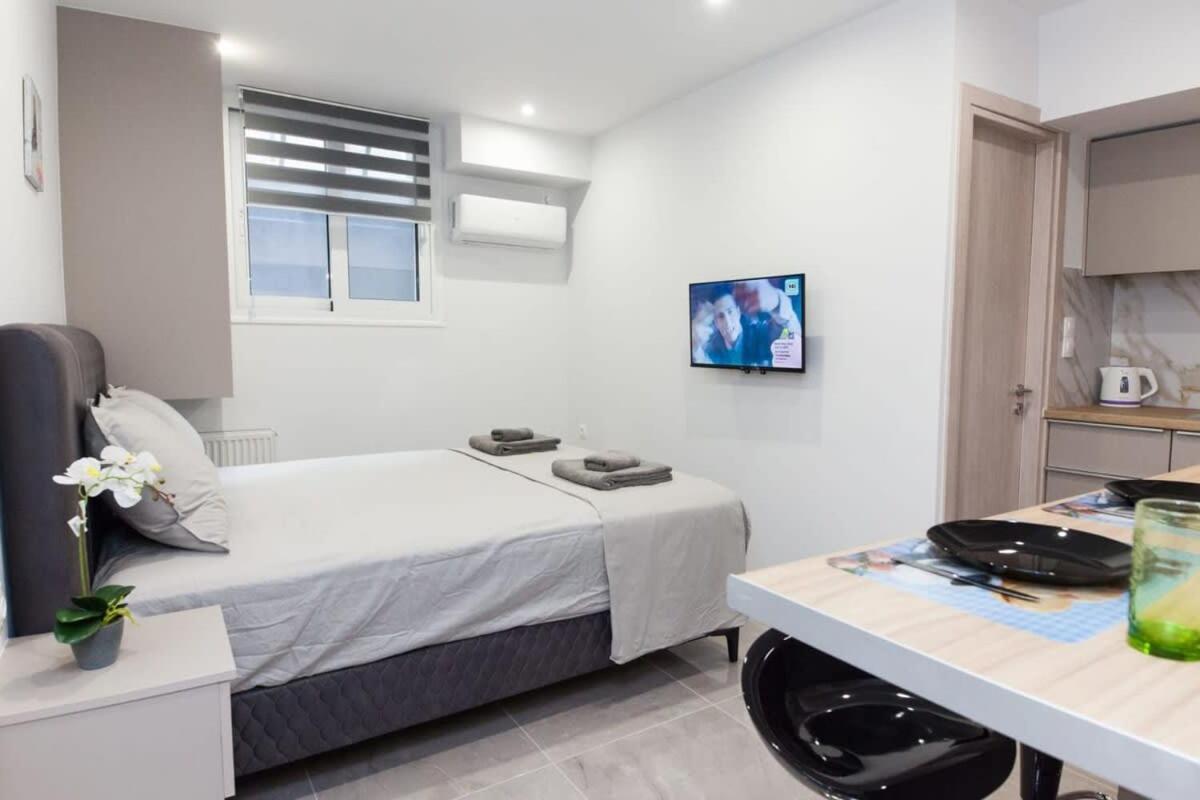 Brand New Urban Getaway Next To Megaro Mousikis Apartment Атина Екстериор снимка