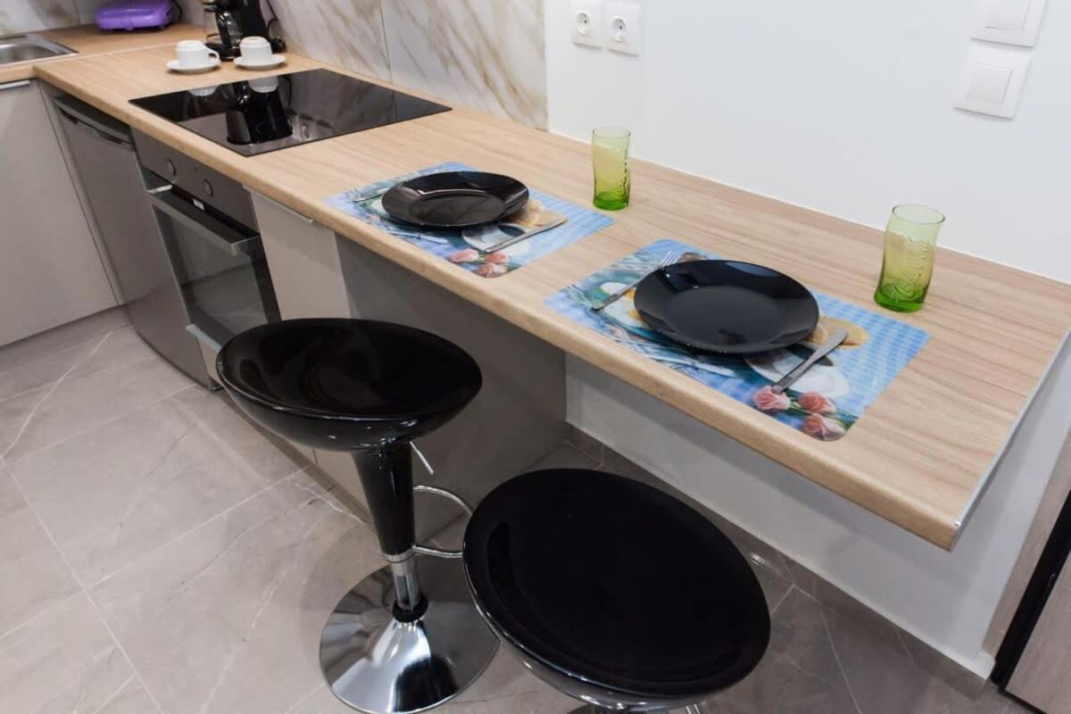 Brand New Urban Getaway Next To Megaro Mousikis Apartment Атина Екстериор снимка